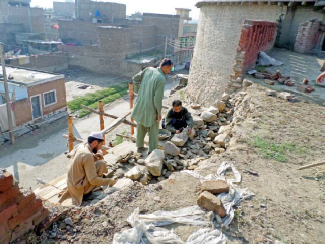 reconstruction work at the fort photo mureeb mohmand express reconstruction work at the fort photo mureeb mohmand express