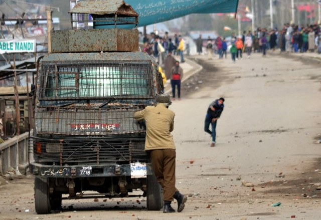 indian police clash with kashmiri protestors during a protest in baramullah north of srinagar on november 7 2015 photo afp indian police clash with kashmiri protestors during a protest in baramullah north of srinagar on november 7 2015 photo afp
