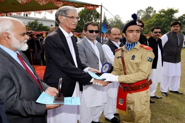 cm distributing prizes for position holding students on the occasion photo express cm distributing prizes for position holding students on the occasion photo express