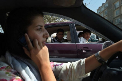 afghan women defend right to drive as taliban curb licences afghan women defend right to drive as taliban curb licences
