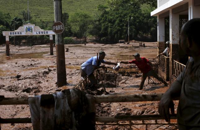 men take out a bag from a house flooded with mud after a dam owned by vale sa and bhp billiton ltd burst in barra longa brazil november 7 2015 photo reuters