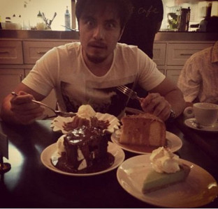 8 things you will relate to if you hate sharing food 8 things you will relate to if you hate sharing food