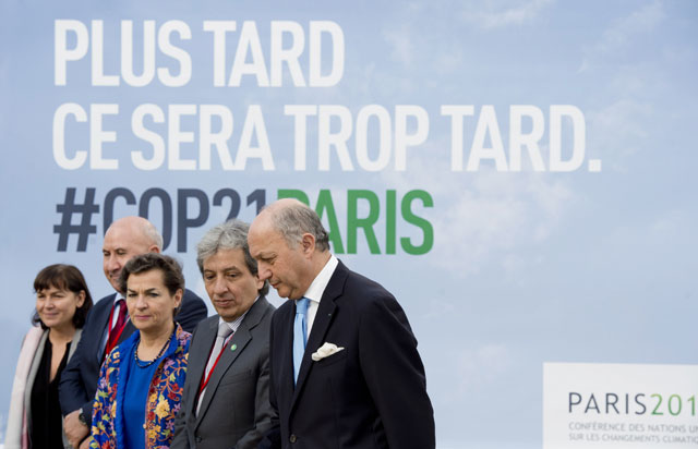 french foreign minister and president of the cop21 laurent fabius c visits the installations of the 21st session of the united nations conference on climate change cop21 cmp11 in le bourget near paris on november 8 2015 photo afp