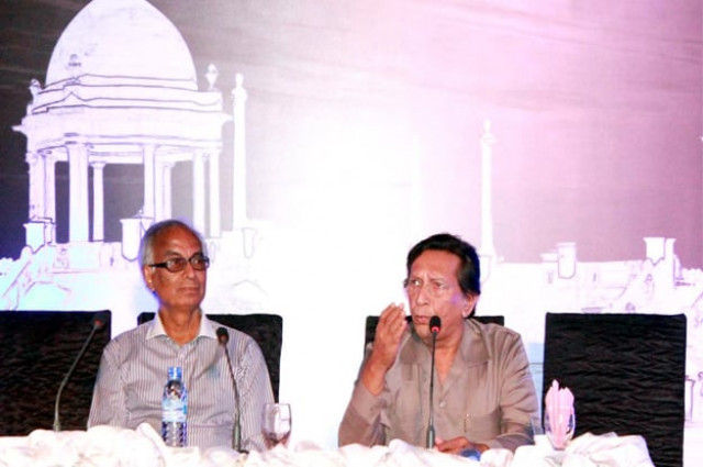 talat hussain addresses the third karachi conference photo ppi talat hussain addresses the third karachi conference photo ppi