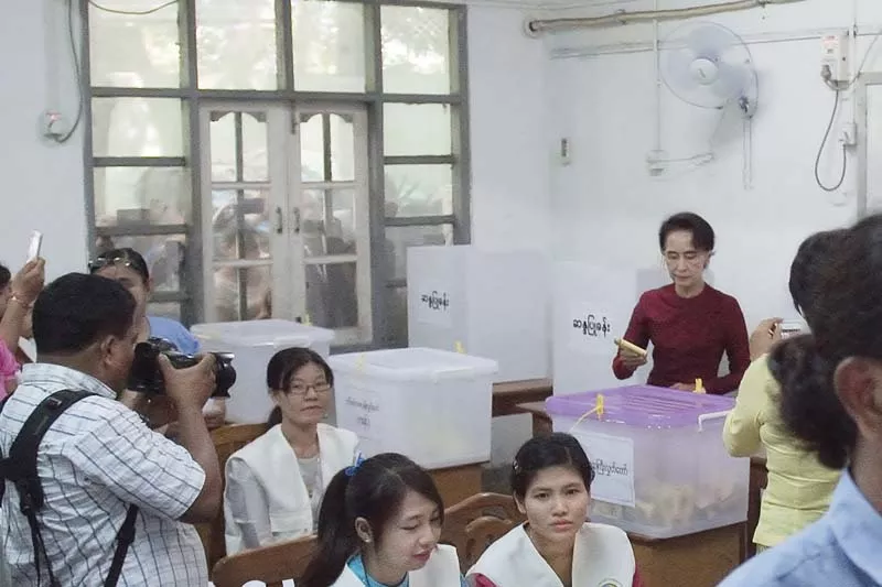 onlookers peer through a window as aung san suu kyi casts her vote at a polling station in yangon photo afp onlookers peer through a window as aung san suu kyi casts her vote at a polling station in yangon photo afp