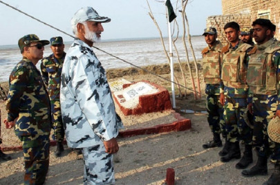 sea spark 2015 navy chief visits troops at sir creek