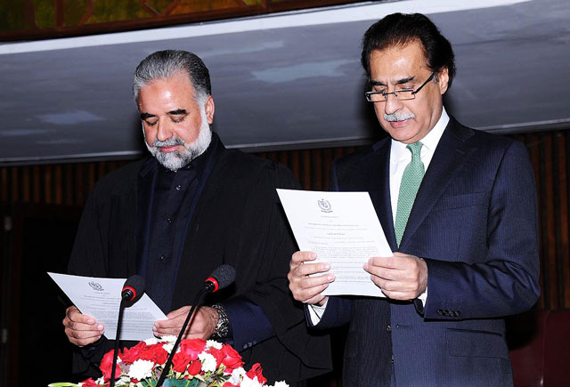 sardar ayaz sadiq takes oath of speaker national assembly from acting speaker murtaza javed abbasi at the parliament house in islamabad on november 9 2015 photo online