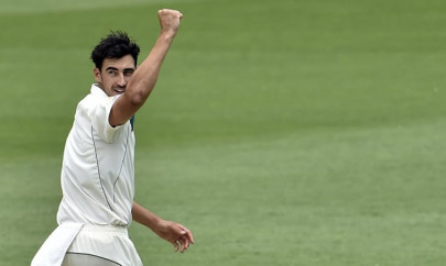 smith admonishes starc over throw at kiwi batsman smith admonishes starc over throw at kiwi batsman