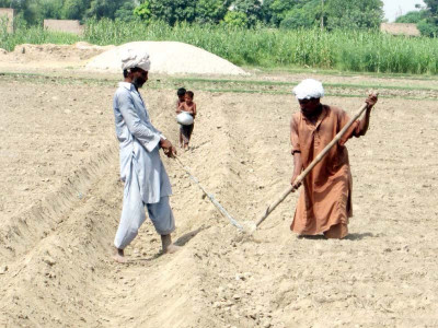 pakistan s bottom 40 to feel the heat by 2030