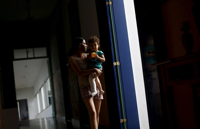 eliene almeida carries her kid at a hotel housing the people displaced from the village in mariana brazil november 9 2015 photo reuters