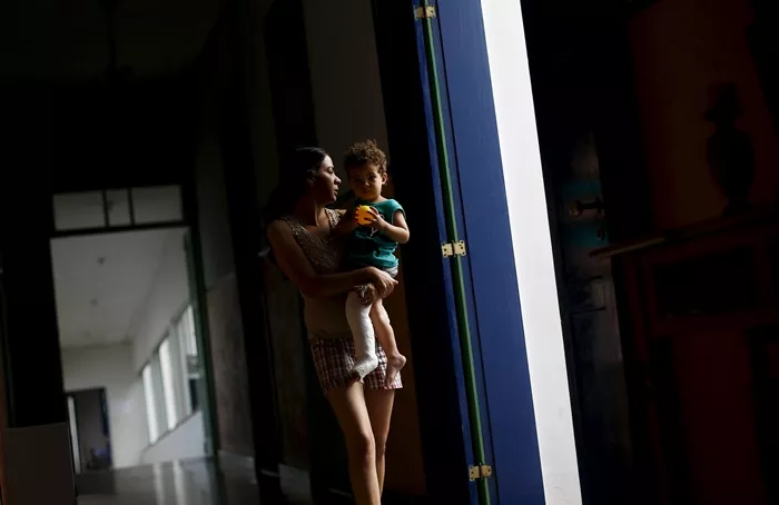 eliene almeida carries her kid at a hotel housing the people displaced from the village in mariana brazil november 9 2015 photo reuters eliene almeida carries her kid at a hotel housing the people displaced from the village in mariana brazil november 9 2015 photo reuters