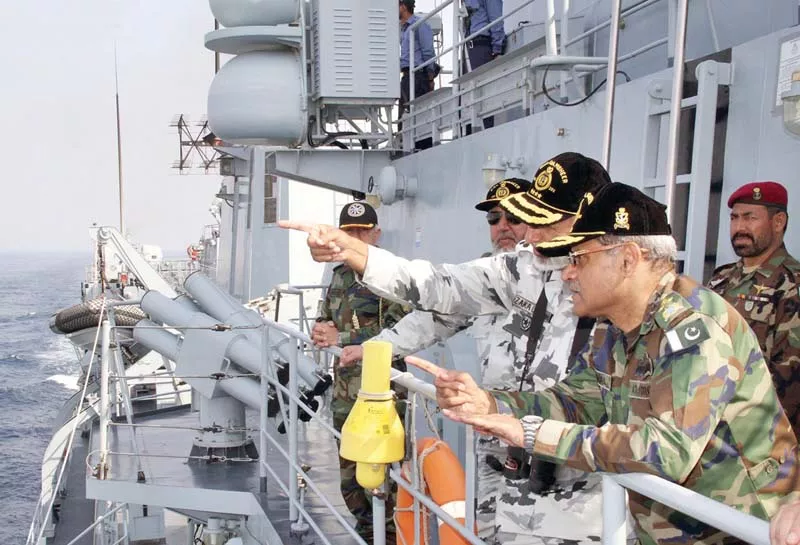 chiefs of pakistan navy and pakistan air force witness seaspark 2015 manoeuvres photo online chiefs of pakistan navy and pakistan air force witness seaspark 2015 manoeuvres photo online