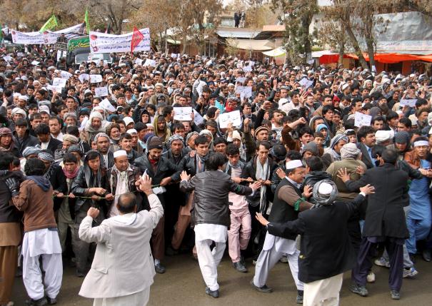 afghan men protest to condemn the killing of seven hazara ethnic minority that were kidnapped and killed by islamic state militants in ghazni province afghanistan november 10 2015 photo reuters