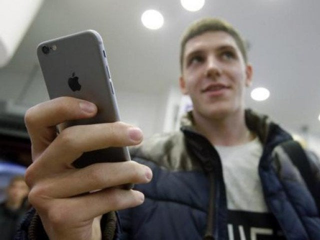 a customer holds the newly released iphone 6 at a mobile phone shop in moscow september 26 2014 photo reuters a customer holds the newly released iphone 6 at a mobile phone shop in moscow september 26 2014 photo reuters