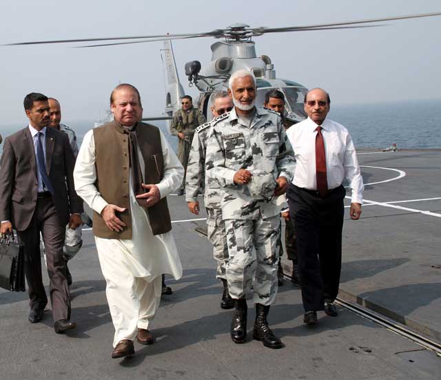 pm nawaz sharif with chief of the naval staff admiral muhammad zakaullah during the sea spark exercise on november 11 2015 photo pak navy