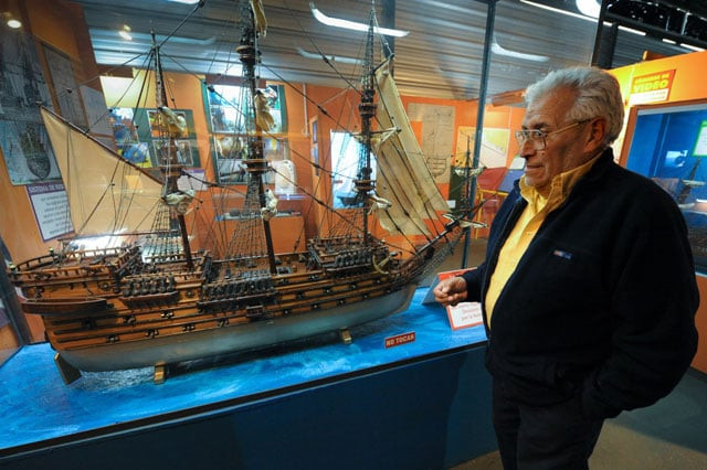 picture taken on april 29 2010 of treasure hunter ruben collado speaks at the quot shipwrecked and treasures quot museum in front of a model of the british 64 cannon ship lord clive sunk in 1763 under fire of the spanish batteries in colonia del sacramento 188 km west of montevideo photo afp picture taken on april 29 2010 of treasure hunter ruben collado speaks at the quot shipwrecked and treasures quot museum in front of a model of the british 64 cannon ship lord clive sunk in 1763 under fire of the spanish batteries in colonia del sacramento 188 km west of montevideo photo afp
