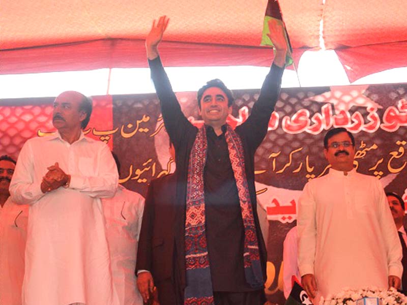 bilawal bhutto zardari celebrated diwali in mithi on thursday at a rally that attracted around 10 000 ppp supporters photo sajid bajeer express