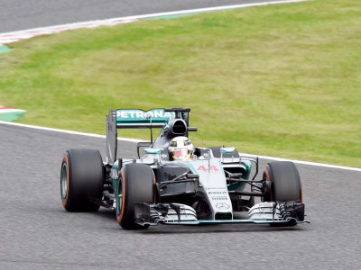 emulating senna hamilton chasing first victory at brazilian grand prix