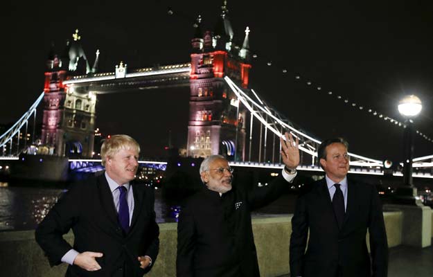 britain 039 s prime minister david cameron r india 039 s prime minister narendra modi c and london mayor boris johnson acknowledge the public in front of tower bridge in london photo reuters