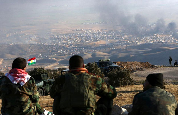 iraqi kurdish fighters take part in an operation to retake the northern iraqi town of sinjar from the islamic state group on november 12 2015 photo afp