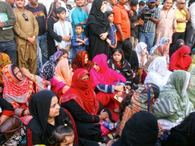 residents of moon gardens resist as the police move to get their flats evacuated on friday photo athar khan express residents of moon gardens resist as the police move to get their flats evacuated on friday photo athar khan express