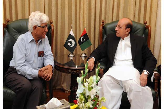 chief minister qaim ali shah holding meeting with adibul hasan rizvi the director of siut photo nni