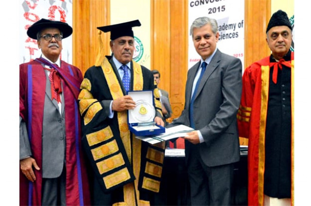 governor speaks at the 17th pams convocation photo express governor speaks at the 17th pams convocation photo express