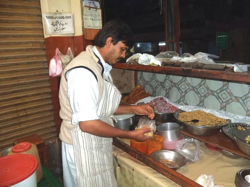 freshly prepared papri boondi and bhalla are the main ingredients of the chaat photo shazia mehboob express freshly prepared papri boondi and bhalla are the main ingredients of the chaat photo shazia mehboob express