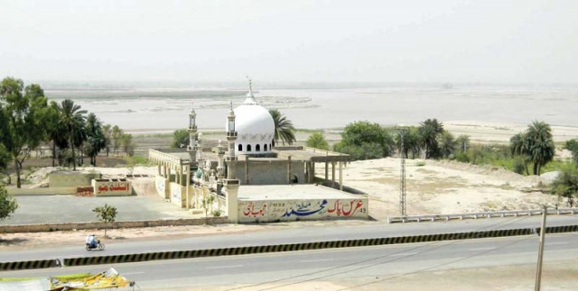 a view of the shrine of hazrat sufi muhammad ali in chiniot near chenab river photo nni a view of the shrine of hazrat sufi muhammad ali in chiniot near chenab river photo nni