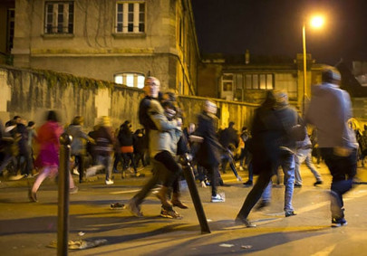 hundreds flee gathering in central paris in apparent false alarm hundreds flee gathering in central paris in apparent false alarm