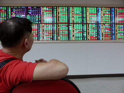 paris attacks weigh on airline travel stocks but impact seen short lived