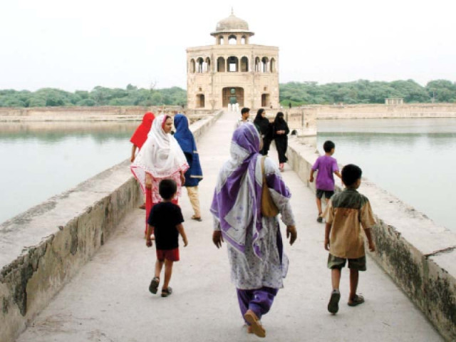 a view of the historic hiran minar a popular tourist spot in sheikhupura photo express a view of the historic hiran minar a popular tourist spot in sheikhupura photo express