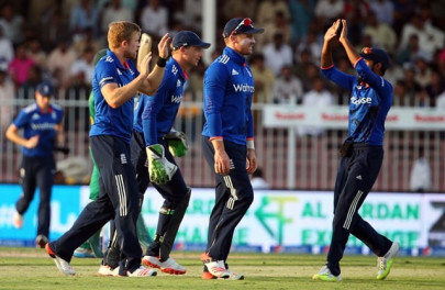 3rd odi pakistan run themselves out 2 1 against england