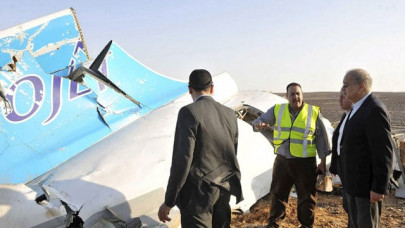 egypt detains two airport staff in connection with sinai air crash sources