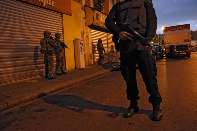 french army soldiers stand in position in the northern paris suburb of saint denis city center on november 18 2015 photo afp french army soldiers stand in position in the northern paris suburb of saint denis city center on november 18 2015 photo afp