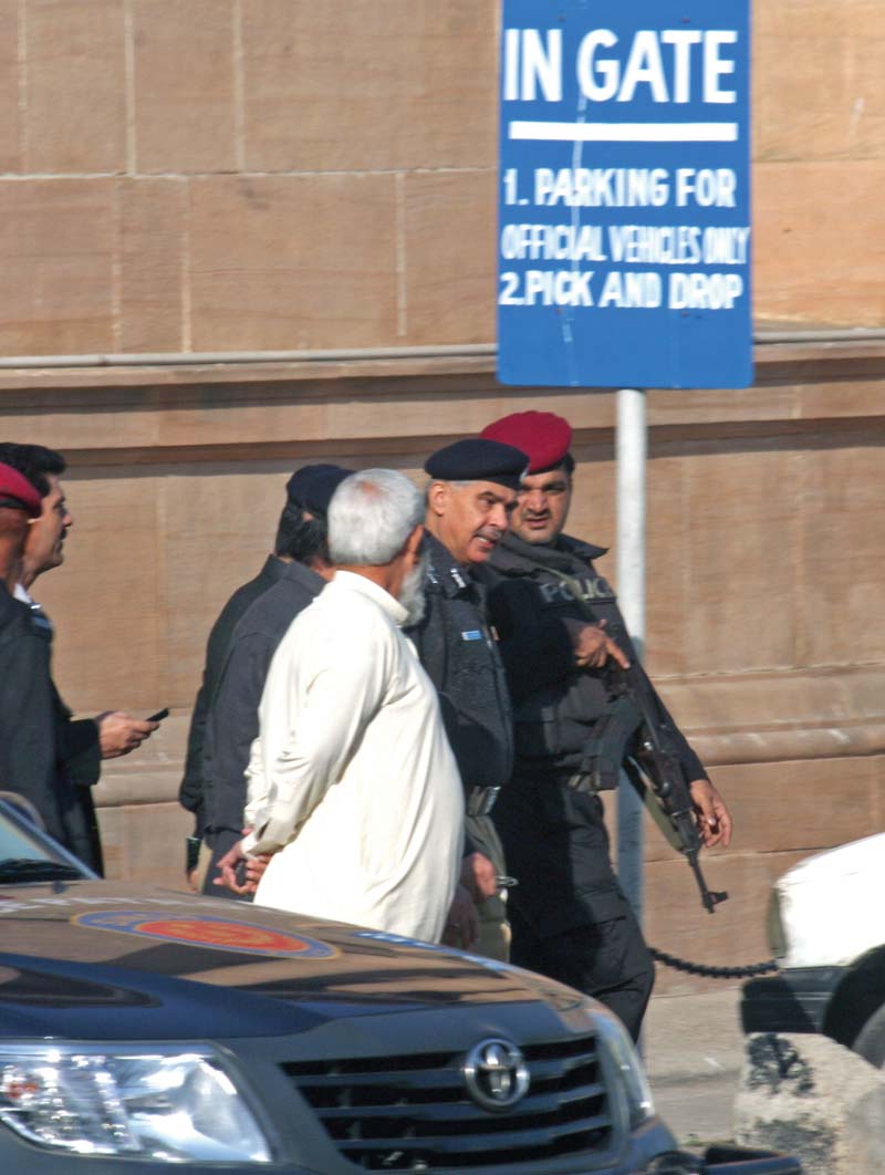 senior police officials head to the shc for hearing on the contempt proceedings initiated against them photo athar khan express