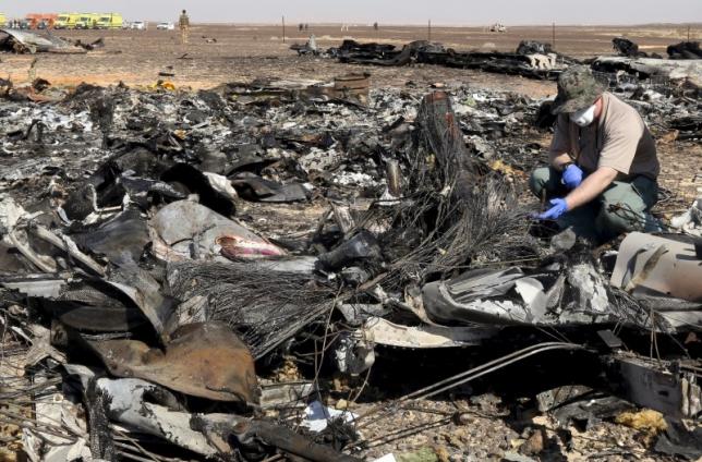 a military investigator from russia stands near the debris of a russian airliner at its crash site at the hassana area in arish city north egypt november 1 2015 photo reuters