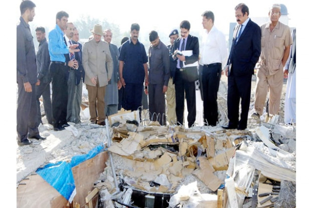 cm punjab inspecting the rubble of sundar factory photo inp cm punjab inspecting the rubble of sundar factory photo inp