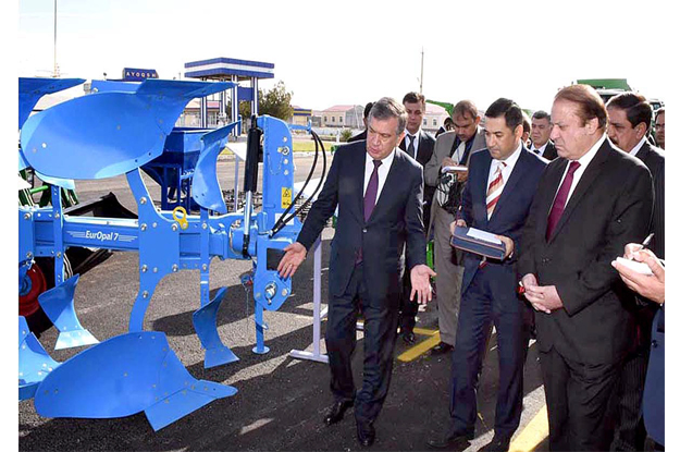 pm nawaz sharif visiting heavy machinery exhibition in samarqand photo app