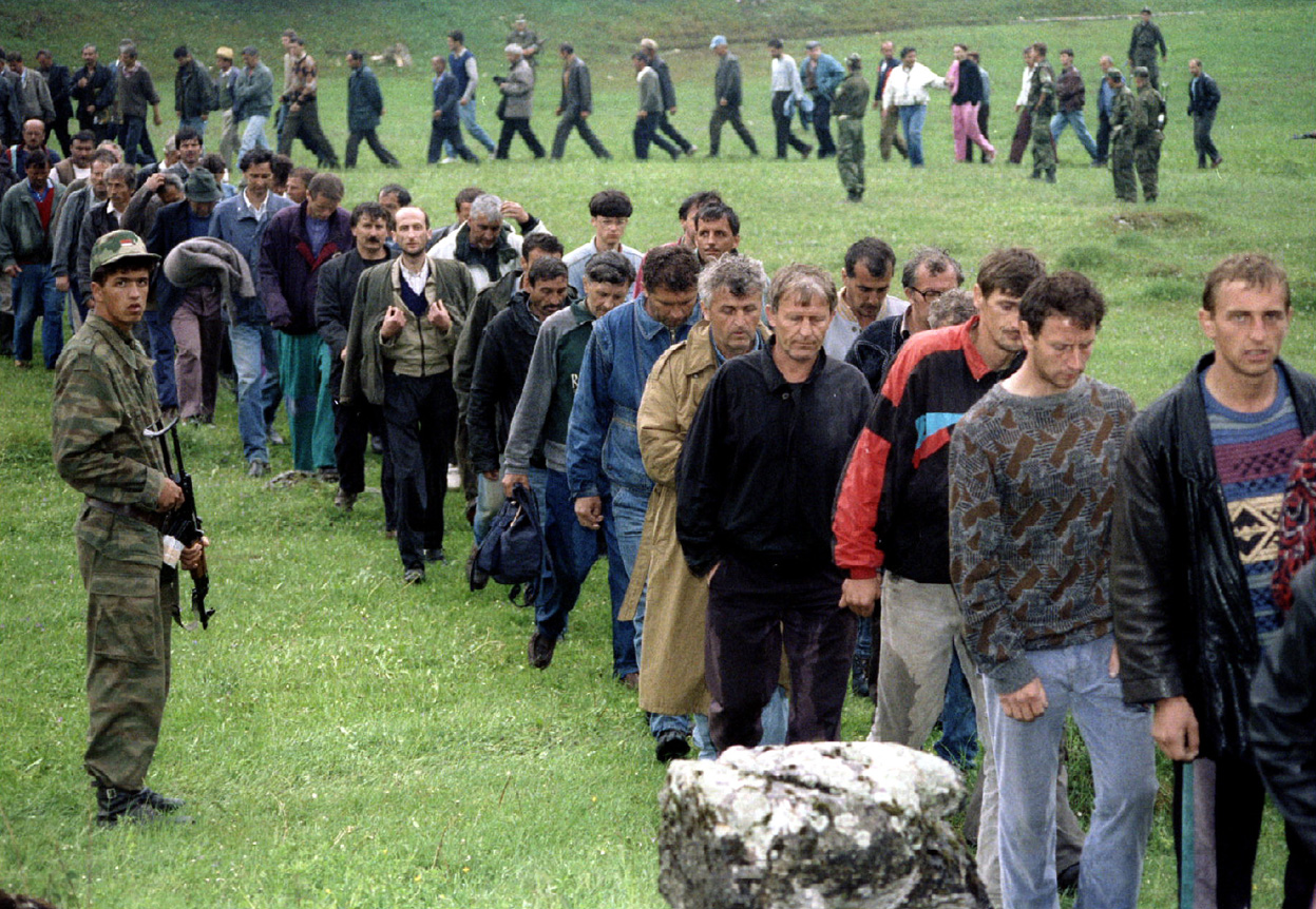 about 7 000 croat civilians and some 700 soldiers fled to serb held territories under heavy muslim attack photo reuters