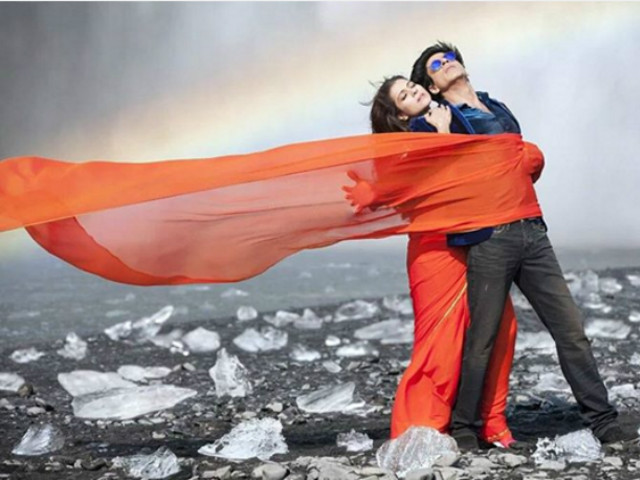 the iconic couple 039 s sizzling chemistry in gerua reminds you of k3g not ddlj