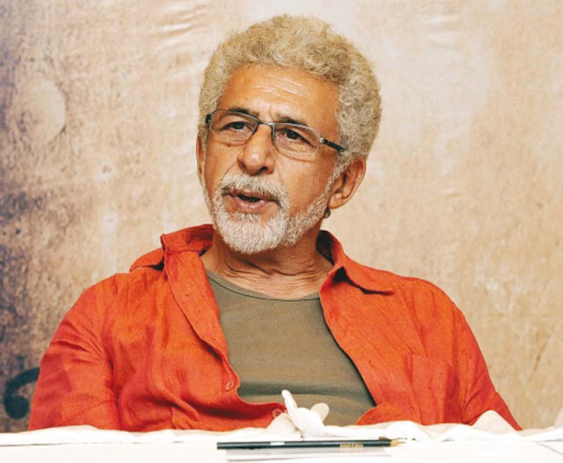 naseeruddin shah arrives in lahore for faiz festival