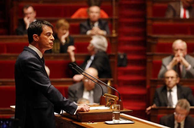 french prime minister manuel valls addresses lawmakers at the national assembly in paris on november 19 2015 photo afp