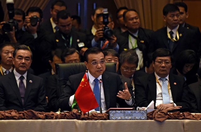 china 039 s premier li keqiang c speaks during the asean china meeting part of the 27th association of southeast asian nations asean summit in kuala lumpur on november 21 2015 photo afp