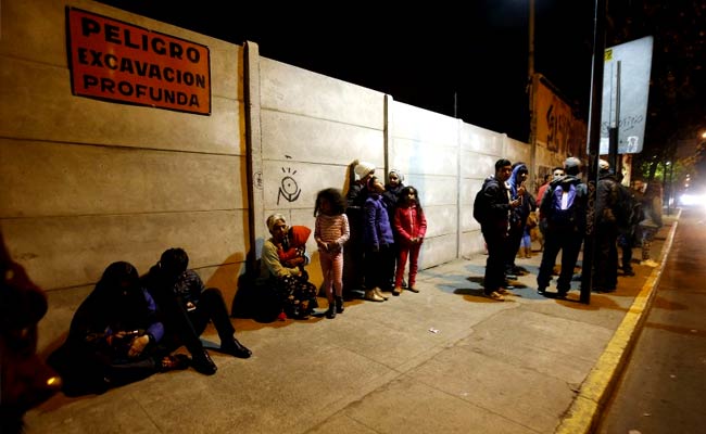 residents stay on the street outside their houses after an earthquake hit chile 039 s central zone in santiago chile september 16 2015 photo reuters