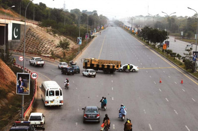 expressway expansion traffic diverted to meet nov 30 deadline