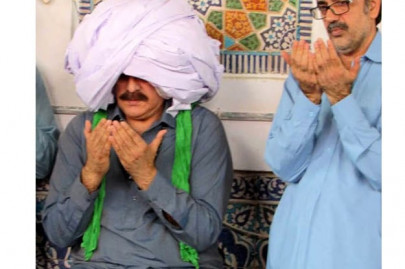 makhdoom jameeluz zaman succeeds father to become 19th spiritual head makhdoom jameeluz zaman succeeds father to become 19th spiritual head