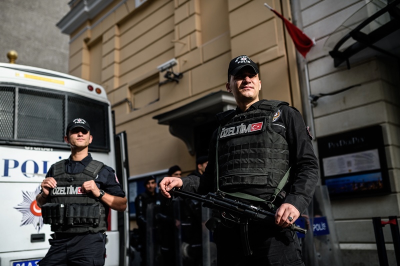 turkish riot police stand guard in front of the russian consulate in istanbul during a demonstration against russia 039 s policies towards syria on november 24 2015 photo afp