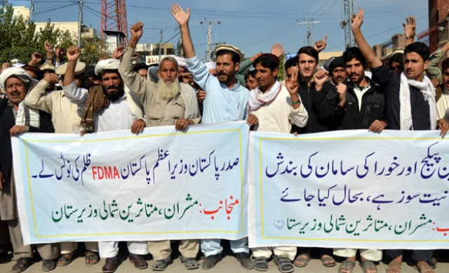 idps hold protest in favour of their demands photo inp idps hold protest in favour of their demands photo inp