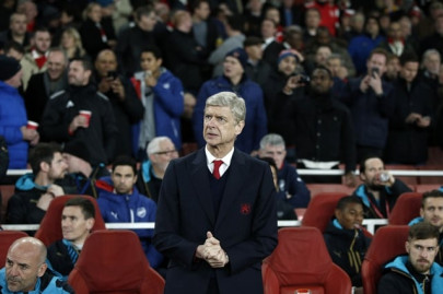 wenger backs arsenal to complete great escape wenger backs arsenal to complete great escape